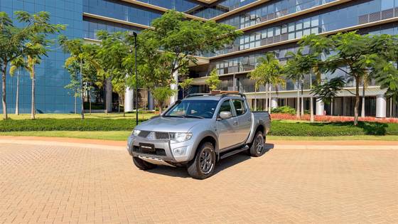 MITSUBISHI L200 SAVANA 3.2 4X4 16V TURBO INTERCOOLER DIESEL 4P AUTOMÁTICO MITSUBISHI L200 SAVANA 3.2 4X4 16V TURBO INTERCOOLER DIESEL 4P AUTOMÁTICO